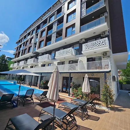 Yasen's Premium Luxury Sunny Апартамент *
